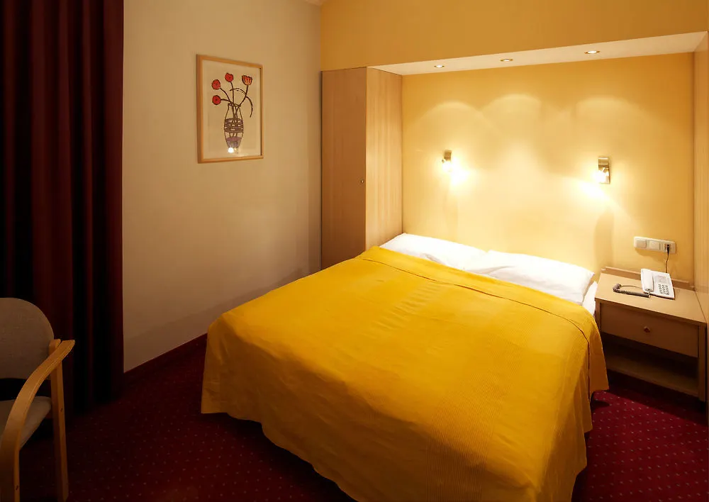 ***  Hotel Westbahn Viyana Avusturya