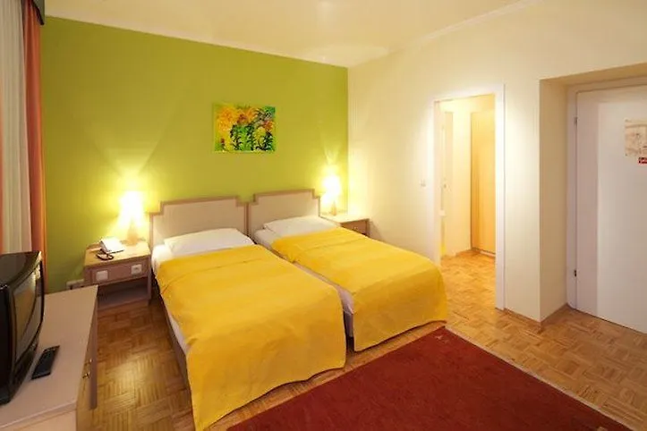 ***  Hotel Westbahn Viyana Avusturya